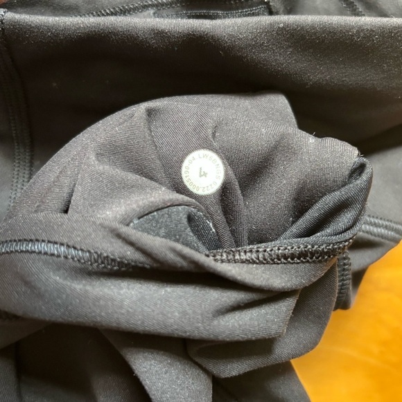 Lululemon Invigorate High-Rise Crop 17" Womens Size 4 Black Activewear Athlete - Picture 4 of 5